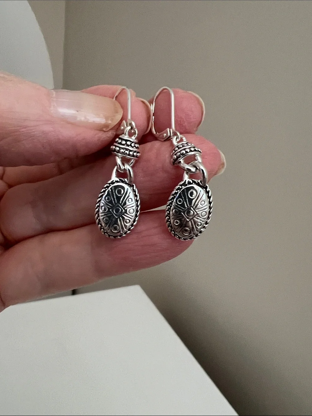Vintage detailed oval
